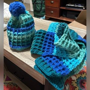 Ponpon hat and scarf set.